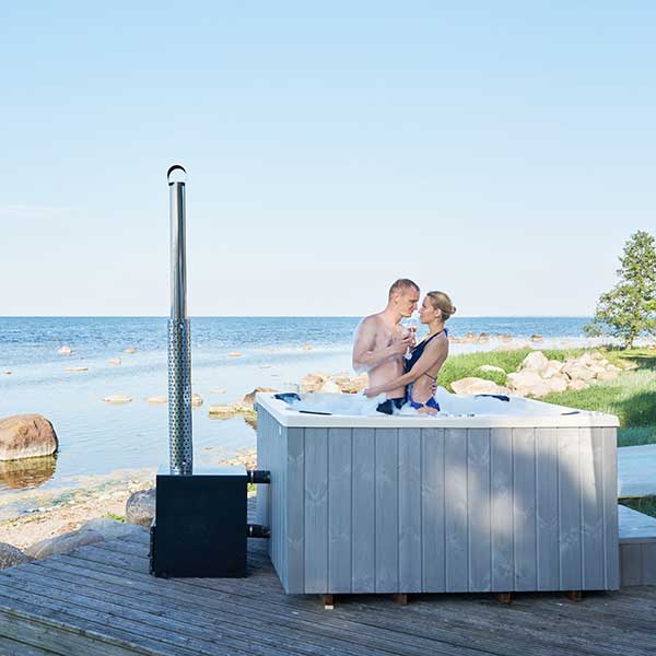 pic 4 square hot tub 8 persons quattro