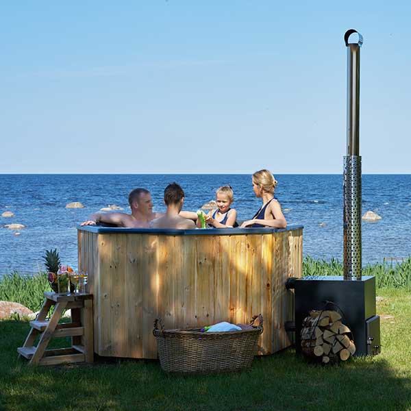 pic 5 octagonal hot tub 7 persons octa