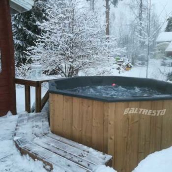 pic wood-fired-hot-tub-winter