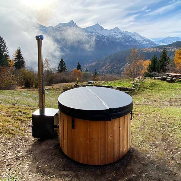 pic 4 wood-fired hot tub for 4 pers.