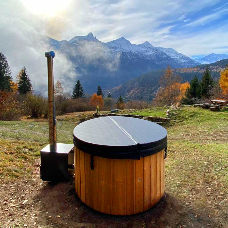 pic 1 for 4 persons wood-fired hot tub with an outside heater
